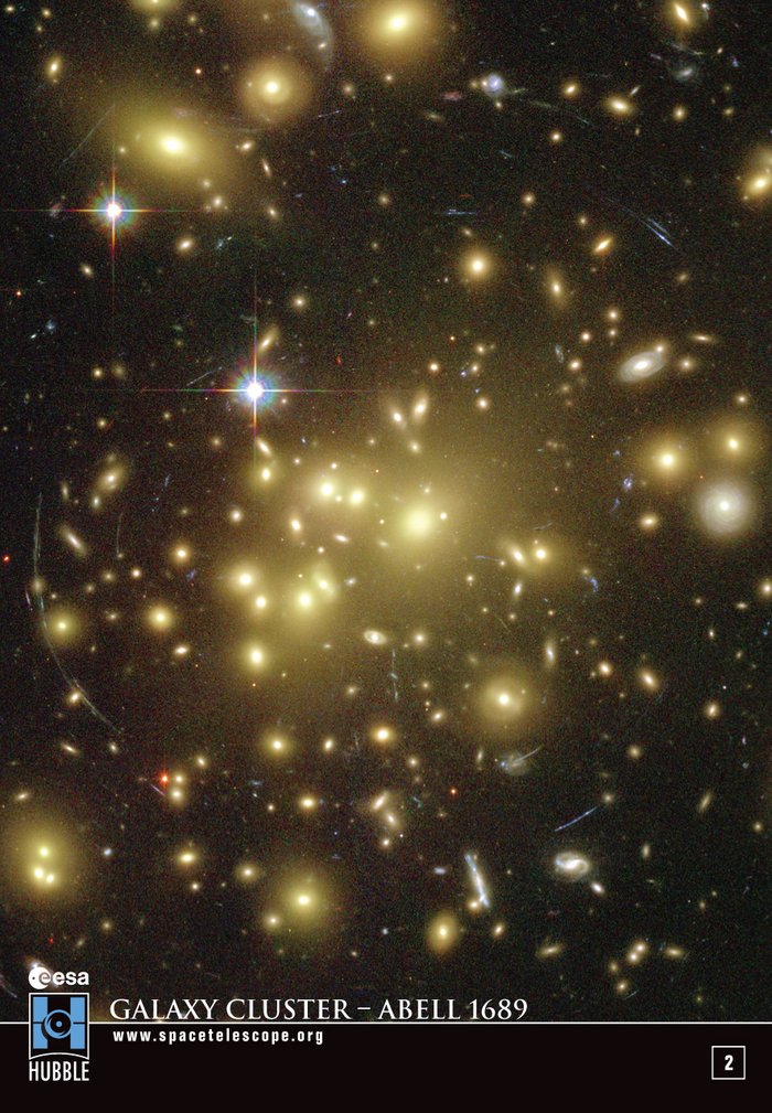 Ein Himmelsfeld mit hunderten von Galaxien, die alle denkbaren Formen annehmen: Spiralen, Ellipsen, ganz langezogene Bögen und völlig irreguläre Formen. Dazwischen vereinzeln Punkte, einige mit vier scharfen Strahlen, andere ohne diese Strahlen.