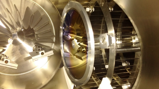 Das Bild zeigt die Kammer, in der die Experimente mit dem Isotop Thorium-229 durchgeführt wurden.