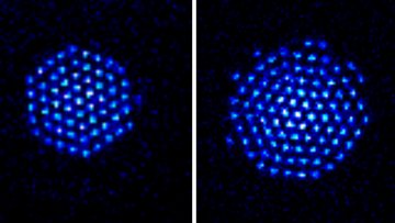 Vier Abbildungen von miteinander verschränkten und auf einer Ebene angeordneten Berylliumionen, die hier aufsteigend von links nach rechts als einzelne Punkte einen immer größeren Kreis bilden.