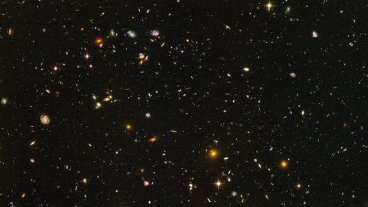 Unzählige leuchtende Galaxien vor schwarzem Hintergrund