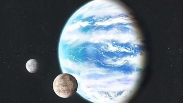 Blauer Planet mit Wolken, im Vordergrund zwei Monde