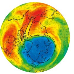 Mehrere Bilder mit dem gleichen Blick auf die Atmosphäre der Antarktisregion. Während das umliegende Gebiet grün erscheint, zeigt sich das Ozonloch in blau und violett. In den Jahren 2006 bis 2009 ist es deutlich zu erkennen, im Jahr 2010 ist seine Größe stark zurück gegangen.