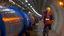 Radfahrer im LHC-Tunnel