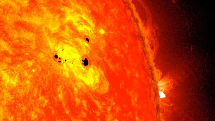 Sonnenflecken und -eruptionen | Bildquelle: NASA/SDO/AIA/HMI/Goddard Space Flight Center Blick auf die brodelnde Oberfläche der Sonne