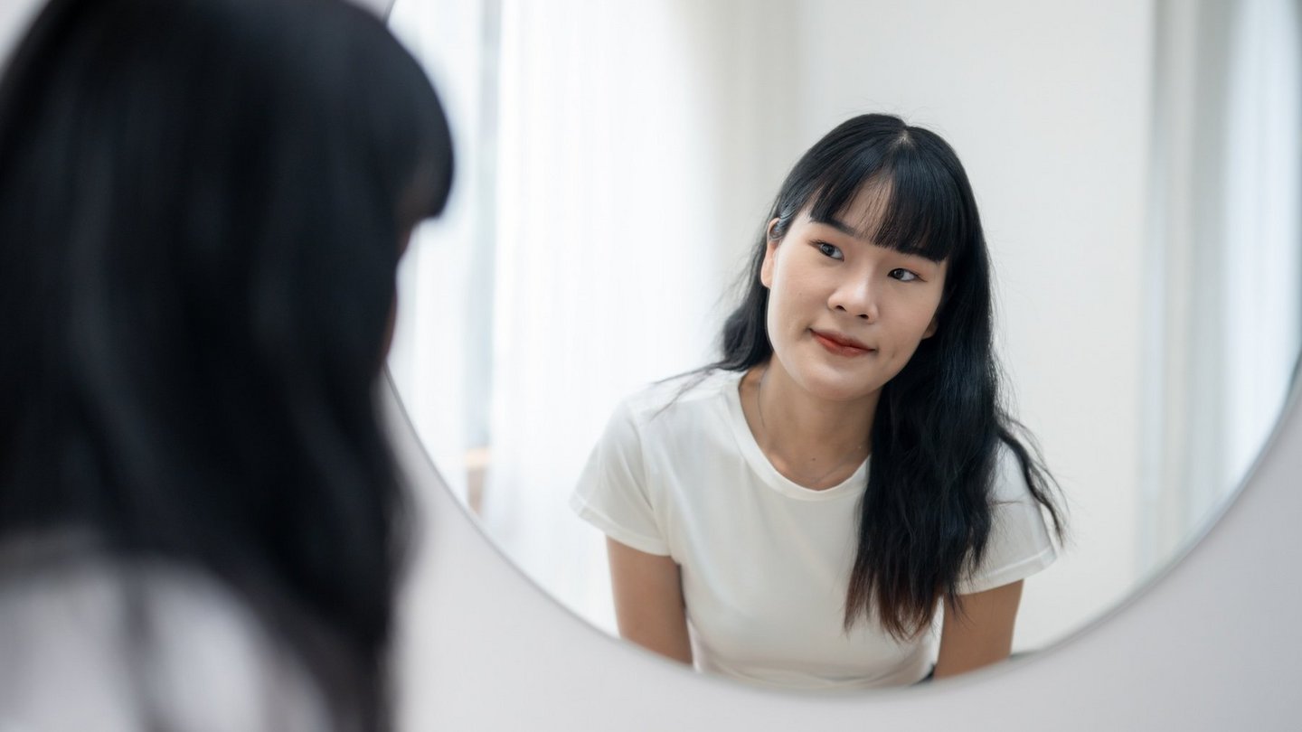 Warum-sehen-wir-uns-in-einem-Spiegel-