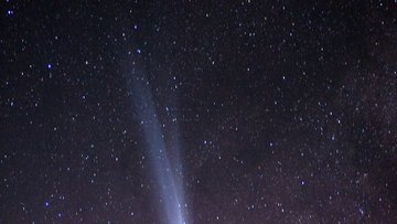 heller Schweif in Atmosphärenschichten