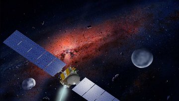 Künstlerische Darstellung: Raumsonde mit ausgefahrenen Solarzellen im All zwischen kleinen Asteroiden vor rot leuchtender Staubwolke