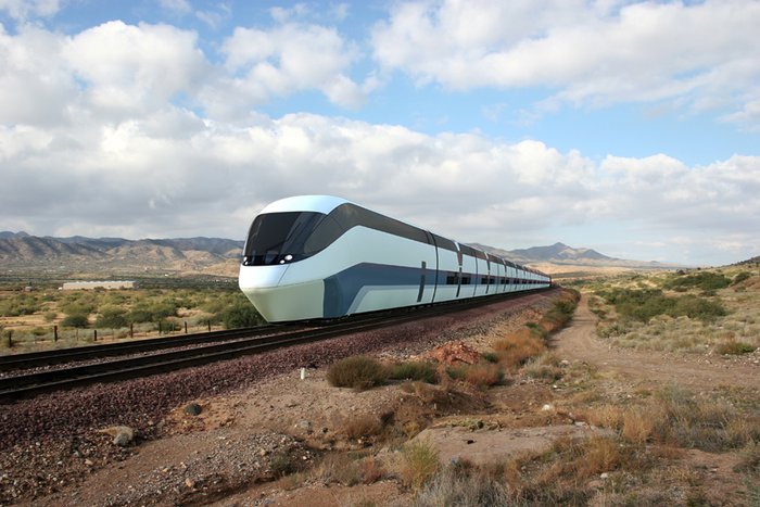 Der Personenzug der nächsten Generation Ein futuristischer Zug saust durch eine karge Landschaft. Er hat getönte Fenster und sportliche Streifen an der Seite.