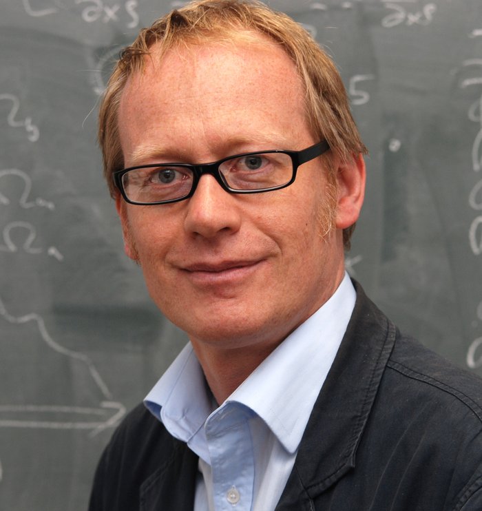 Dominik Schwarz Porträt des Wissenschaftlers Dominik Schwarz