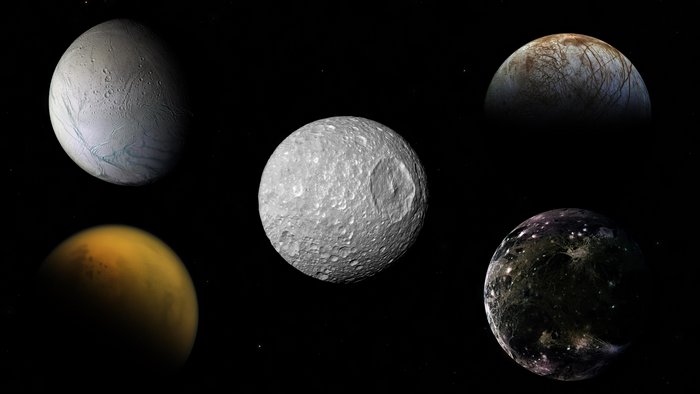 Abbildung von fünf verschiedenen Monden.