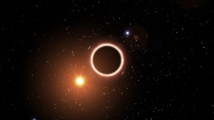 Schwarzes Loch Im Zentrum der Abbildung befindet sich ein heller Ring vor einem dunklen Hintergrund. Die Umgebung des Rings wirkt verzerrt. In der Nähe des Rings befindet sich zudem ein leuchtender Punkt.