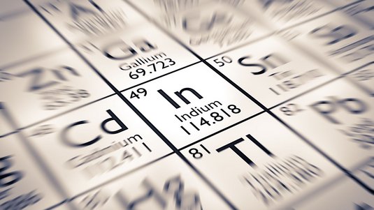 Blick auf Elemente im Periodensystem, das Element Indium ist fokussiert