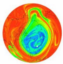 Runde Schemazeichnung, Blick auf die Weltkarte vom Nordpol aus, ein weißer Punkt in Nordskandinavien zeigt möglicherweise den Ausgangspunkt des Messversuchs. Die ganze Schemazeichnung zeigt verschiedene Farbreiche. Sie sind mehr oder weniger kreisförmig und ändern vom Nordpol in Richtung Äquator.