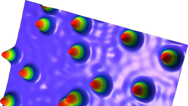 MePlatinoberfläche, aufgenommen mit einem Rastertunnelmikroskop. Einzelne Holmiumatome ragen als spitze Kegel aus der Oberfläche heraus.