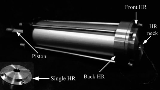 Akustischer Generator, bestehend aus einem metallischen Schallzylinder und Piezoscheibe.