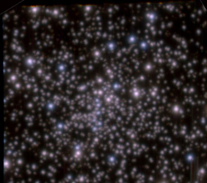 MUSE-Aufnahme des Kugelsternhaufens NGC 6397 Schwarzer Hintergrund, darauf viele helle Punkte.