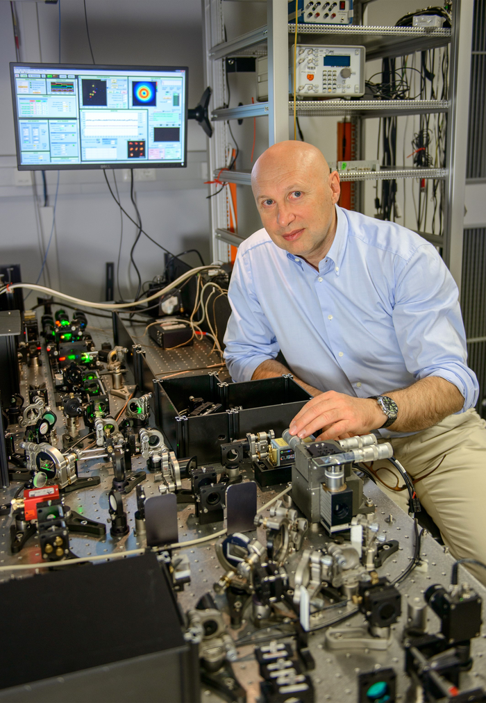 Stefan Hell vom Max-Planck-Institut für biophysikalische Chemie Porträtfoto des Wissenschaftlers