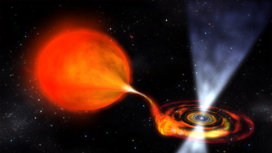 Links ein Roter Riesenstern, rechts ein kleines, von einer strukturierten Scheibe umgebenes Objekt, der Neutronenstern. Vom Riesenstern strömt Gas zum Neutronenstern. Nach oben und nach unten gehen von dem Neutronenstern Materiestrahlen aus.