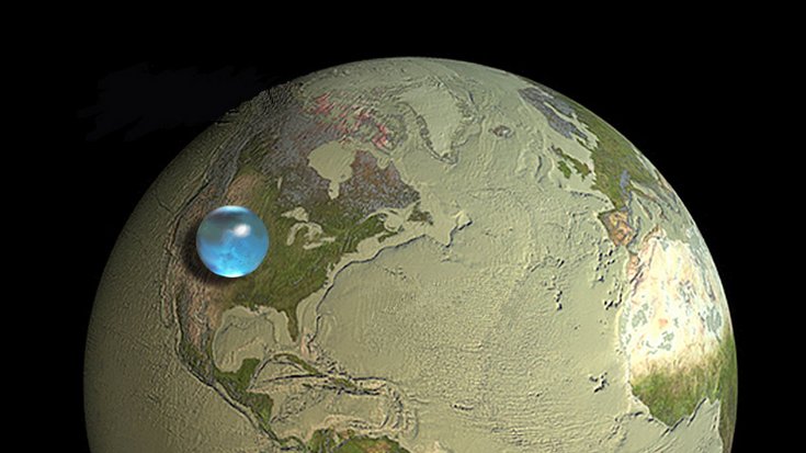 Infografik. Illustration der Erdkugel. Zusätzlich eingezeichnet ist eine virtuelle, auf der Erdoberfläche liegende Wasserkugel, die ungefähr so groß ist wie der Golf von Mexiko.