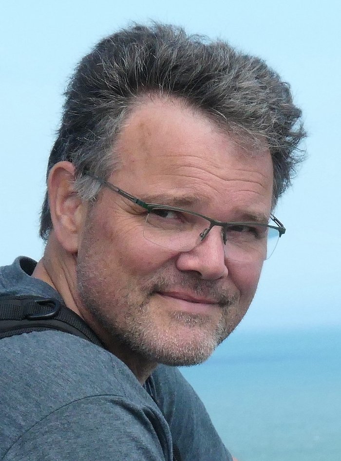 Harald Lück Das Bild zeigt den Forscher Harald Lück am Meer.
