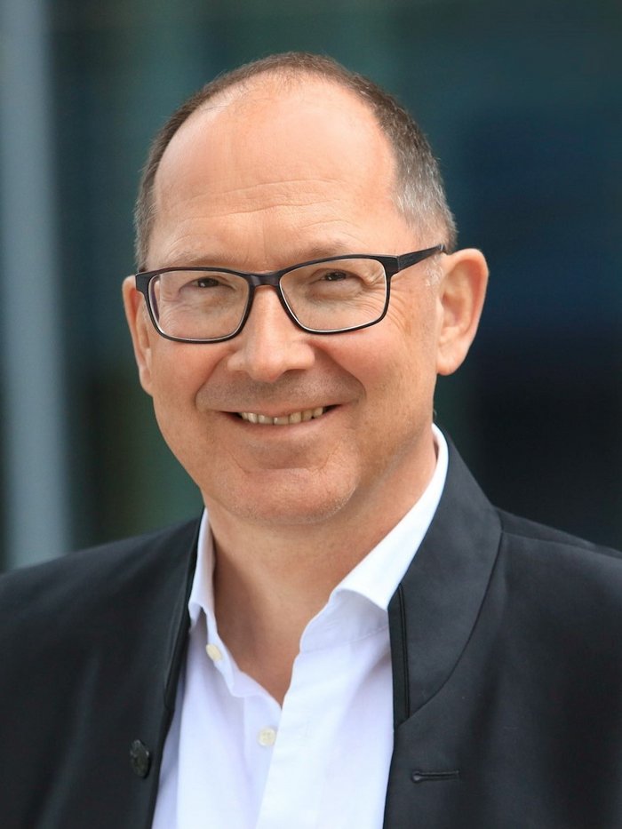Roland Zengerle Portraitfoto des Forschers
