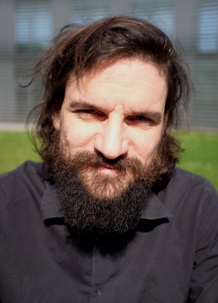 Stefan Löhle von der Universität Stuttgart Auf der Fotografie ist Stefan Löhle von der Universität Stuttgart zu sehen. Er leitet am Institut für Raumfahrtsysteme die Arbeitsgruppe Diagnostik hochenergetischer Strömungen.
