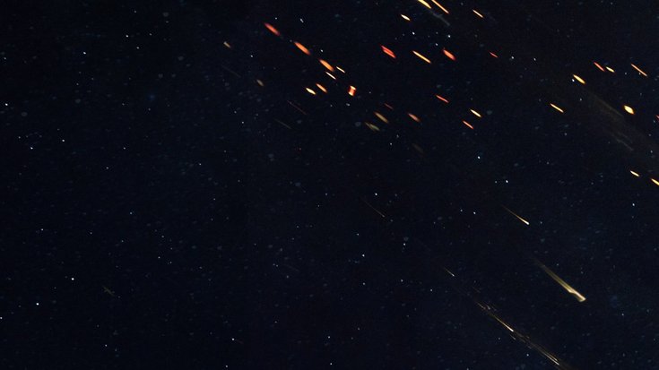 Meteorschauer | Bildquelle: forplayday/iStock Sternschnuppen am Nachthimmel