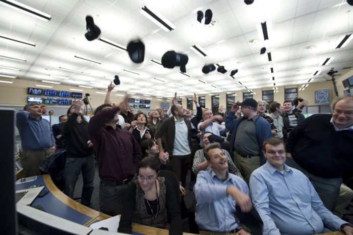 Große Freude im CERN-Kontrollzentrum über den erfolgreichen Relaunch des LHC.