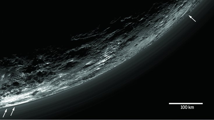 Dunstschleier in der Plutoatmosphäre