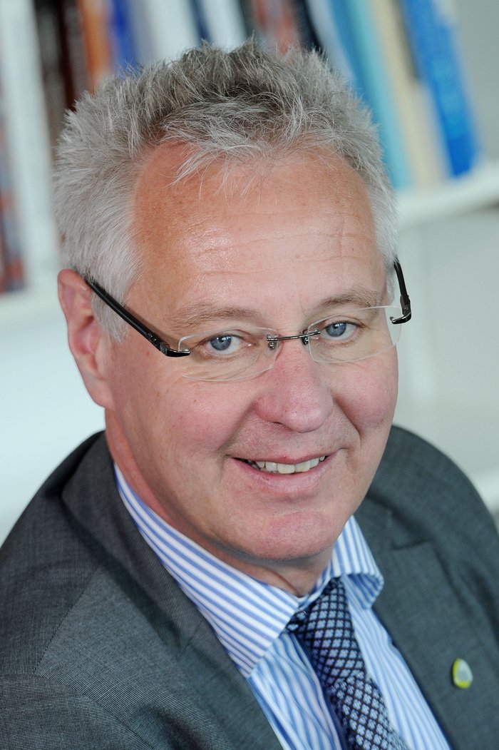 Uwe Hartmann Porträt des Wissenschaftlers Uwe Hartmann