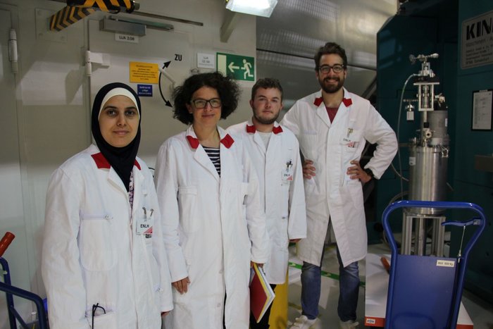 Petra Först und Sebastian Gruber mit ihren Kollegen Gruppenbild von zwei Wissenschaftlerinnen und zwei Wissenschaftlern