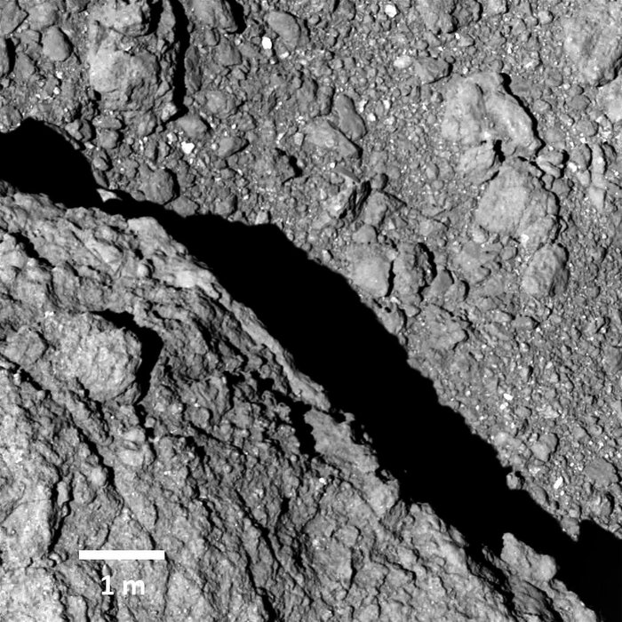 Oberfläche des Asteroiden Ryugu Foto einer kargen, steinigen Oberfläche