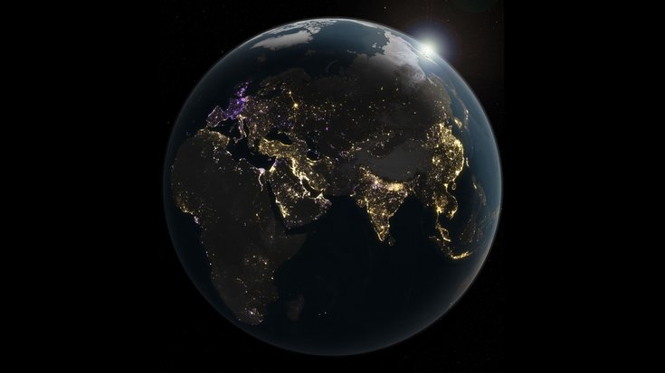 Ein Blick vom All auf die Erde: Man sieht die Kontinente Afrika, Asien und Europa im Dunklen. Lichtpunkte zeigen künstliche Beleuchtung - an einigen Ballungszentren gibt es sehr viele, anderen Orten wenige bis keine. 