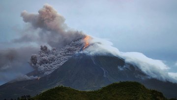 Ausbruch des Vulkans Mayon auf den Philippinen