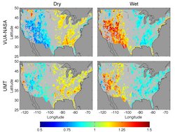 Vier Wetterdiagramme, die den Einfluss der Bodenfeuchte auf Niederschlag am Folgetag in den USA zeigen. Im Westen dominiert ein positiver, im Osten dagegen ein negativer Zusammenhang.