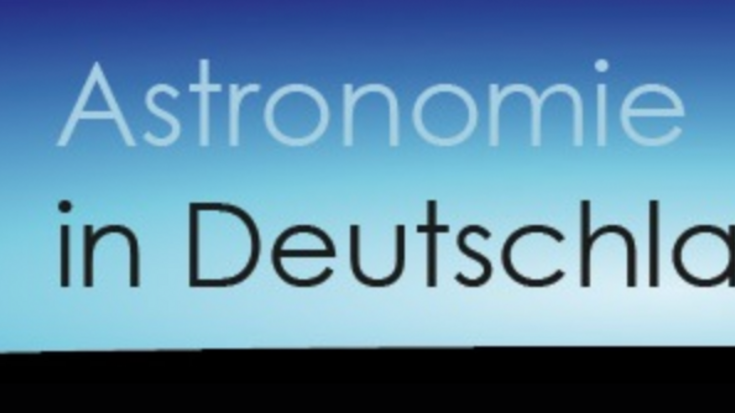 Die Illustration zeigt eine Person vor einem Nachthimmel mit drei Sternen. Rechts davon ist der Schriftzug „Astronomie in Deutschland“ zu sehen.