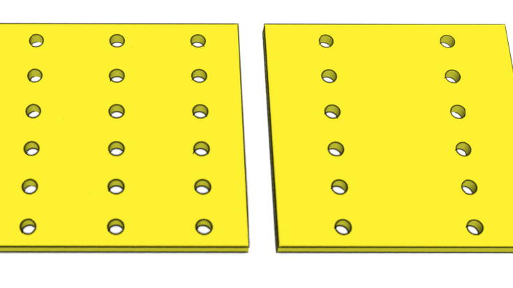 Drei quadratische Schichten mit Löchern liegen nebeneinander.