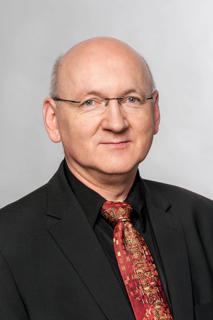 Steffen Marburg Das Bild zeigt den Physiker Steffen Marburg.