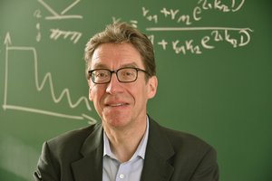 Porträt des Wissenschaftlers Ralf Röhlsberger