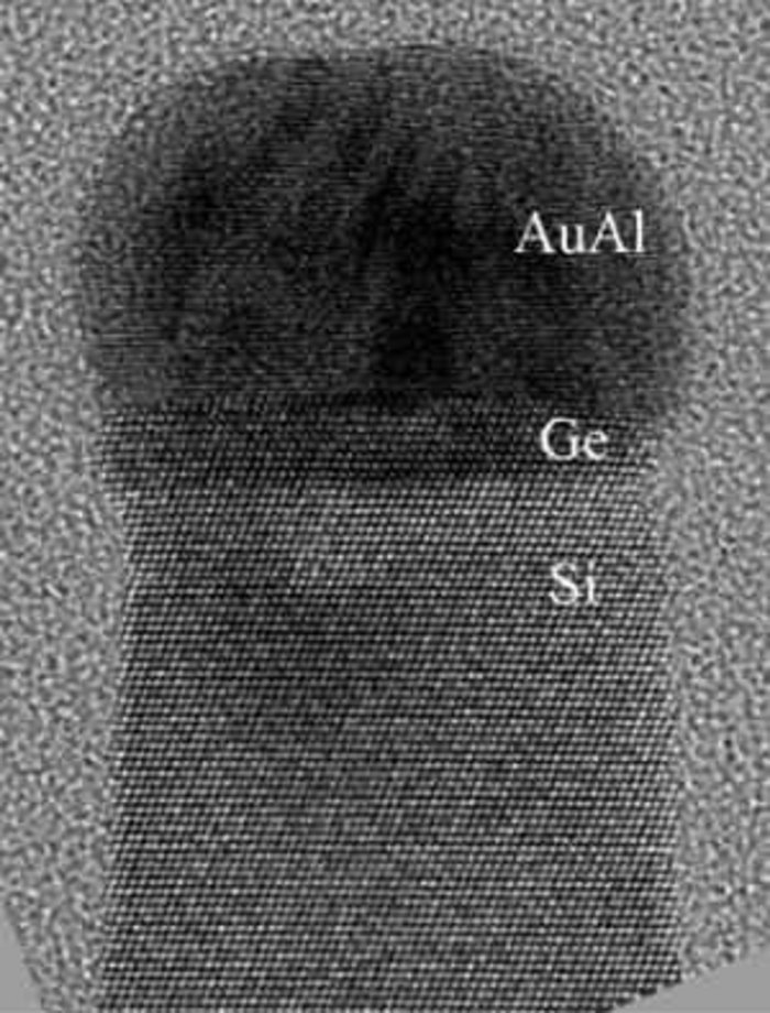 Nanodraht unter einem hochauflösenden Transmissionselektronenmikroskop
