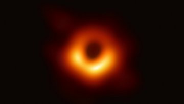 Das Bild zeigt einen diffusen, hellen Ring vor dunklem Hintergrund.