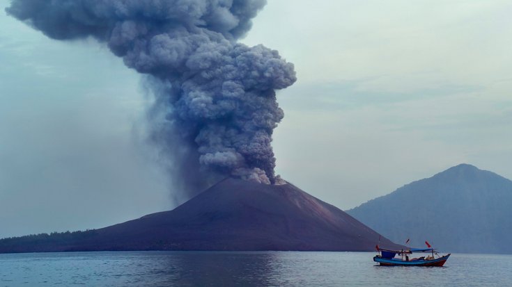 Vulkan, aus dem Asche steigt