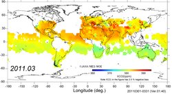 Weltkarte, auf der Menge des CO2-Ausstoß farblich gekennzeichnet ist. Am meisten CO2 produzieren Europa, der Nahe Osten, Südostasien sowie Nord und Mittelamerika, eher gering ist der Ausstoß in Südamerika, im Süden Afrikas und Australien.