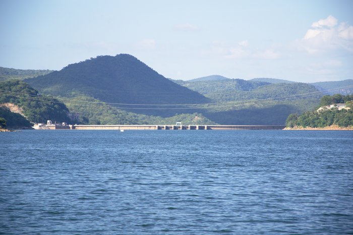 Staumauer und Stausee