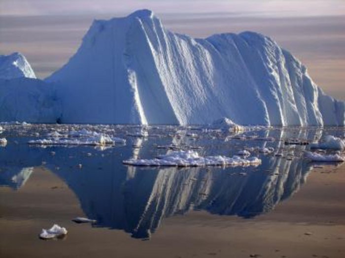 Eisberg im Jakobshavn-Fjord auf Grönland Eisberg im Jakobshavn-Fjord auf Grönland