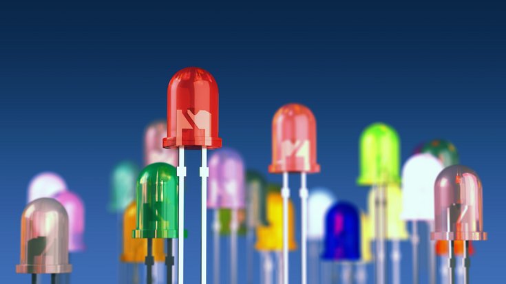 Bildquelle: nobeastsofierce/fotolia; Lizenz: gemäß den Bedingungen der Quelle Mehrere bunte Leuchtdioden in Nahaufnahme