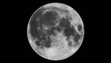 Die Aufnahme zeigt den Mond am Nachthimmel.