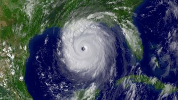 Hurrikan Katrina über New Orleans