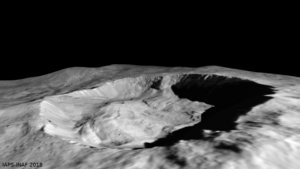 Das Bild zeigt einen sehr großen Krater auf der Oberfläche des Zwergplaneten Ceres.