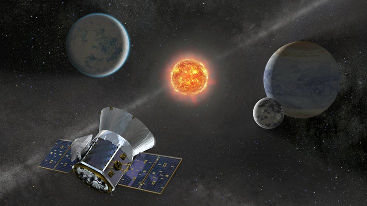Weltraumteleskop TESS vor künstlerisch dargestellten Planeten